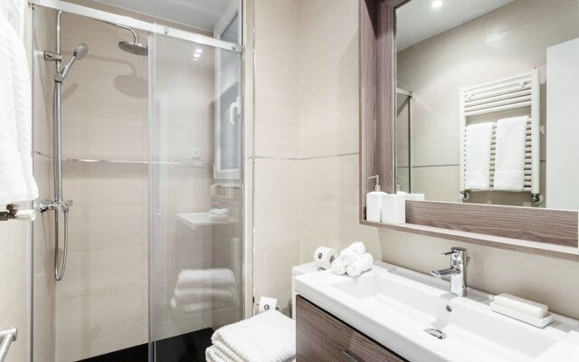 Jose Abascal Apartment by Flatsweethome