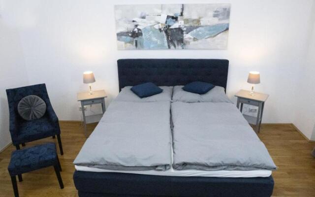 Next to City Center and Central Station, Apt. 10
