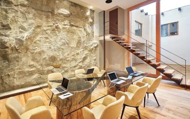 The Log Porto Hotel by Piamonte Hotels