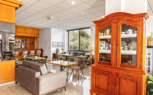 Stephanos Hotel Apts
