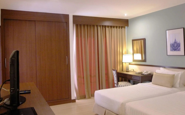 Evergreen Place Siam by UHG
