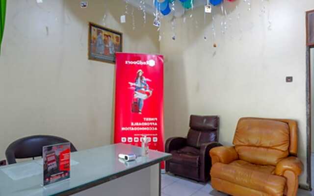 RedDoorz near Ahmad Yani Monument Park Kudus