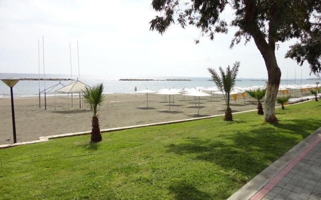 Avalon Beach Apartment