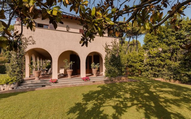 Forte dei Marmi renewed 6 bedroom villa