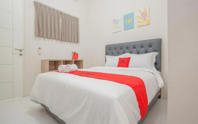 RedDoorz near Ciputra Golf Surabaya