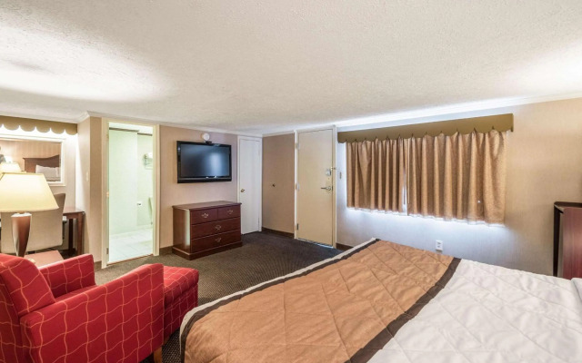Rodeway Inn & Suites - Charles Town, WV
