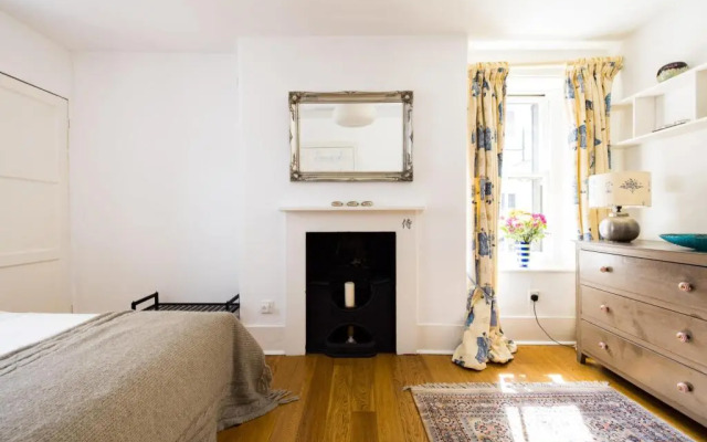 Spacious, Light-Filled 2 Bedroom Apartment