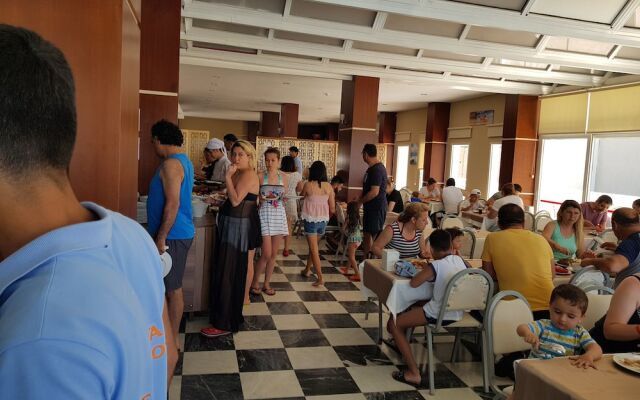 Bella Pino Beach Club Hotel