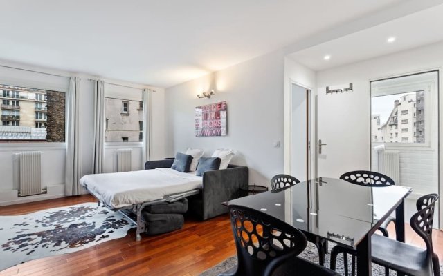 Stunning One Bedroom Apartment Sleeps 5 In Paris