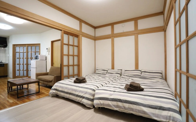 Tsuru House