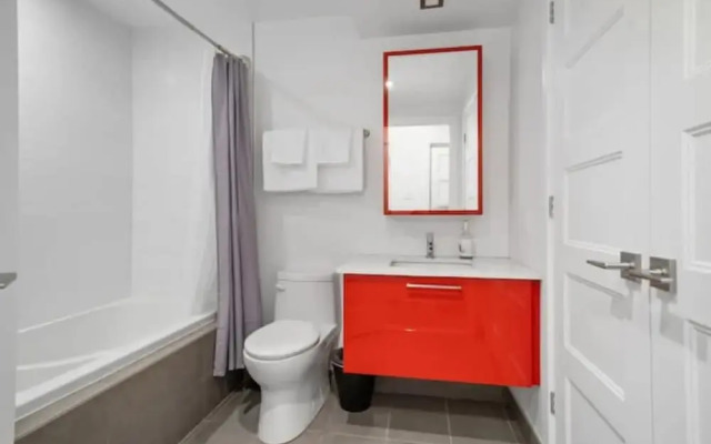 Downtown Metro Frontenac 2 BR new Apartment max 6p