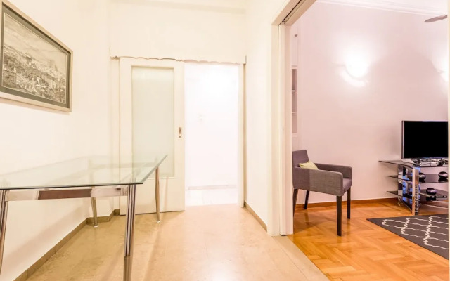Homey apartment for 4 people in Koukaki