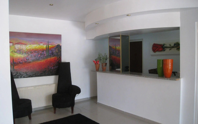 The Palms Hotel Apartments
