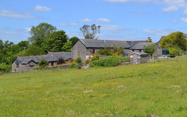 Charming Barn Conversion With Wood Burner Near Looe