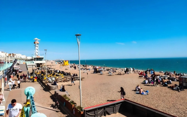 a&o Brighton Palace Pier