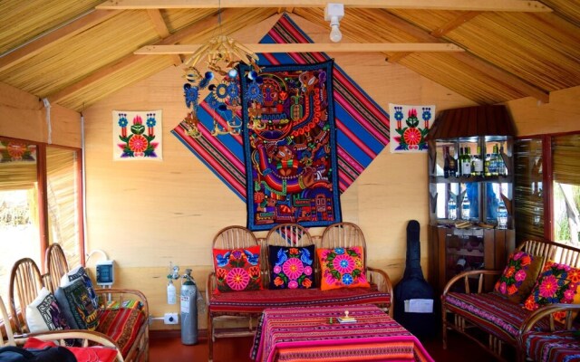 Uros Titicaca Lodge