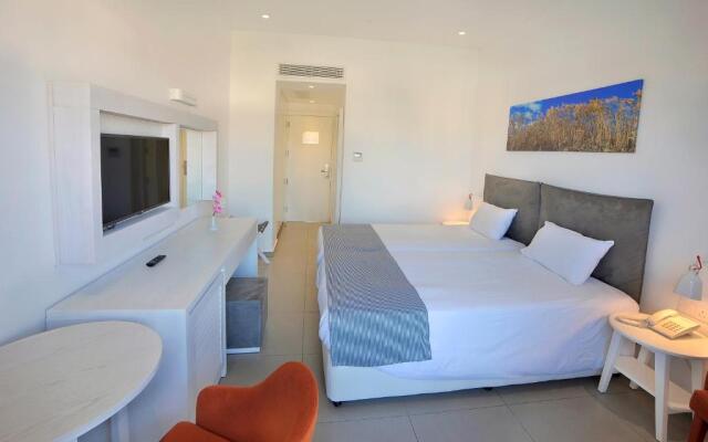 Nissiana Hotel & Bungalows
