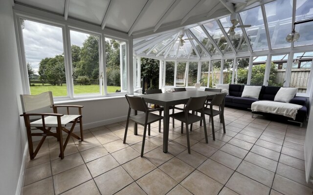 5 Bedroom, 4 Bathroom, Gym, Playroom, Country Home