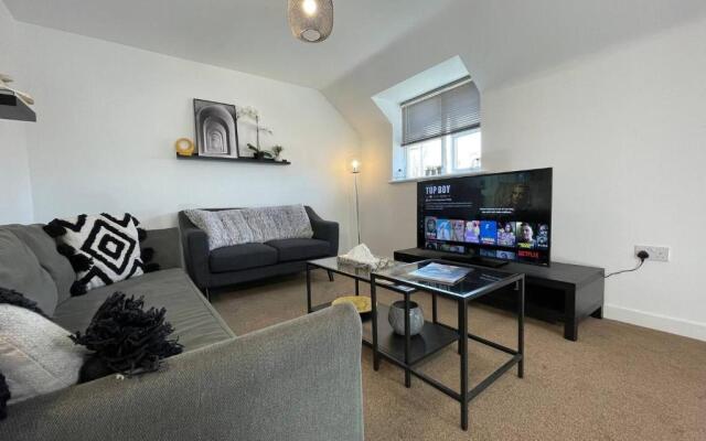 Lovely 2 bedroom apartment with free parking