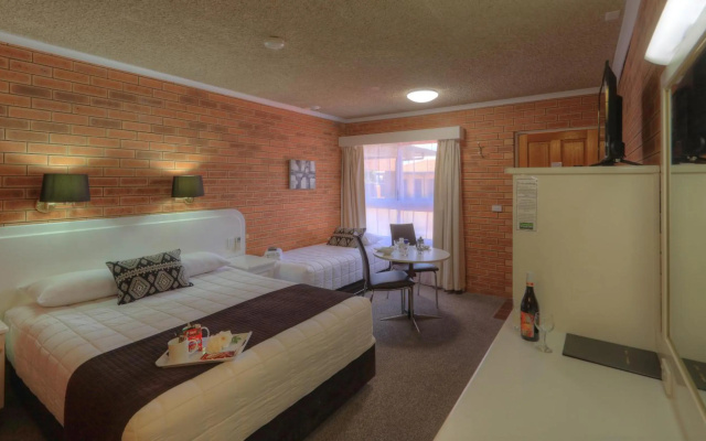 Cousins Motor Inn – Guest Rooms – Inverell