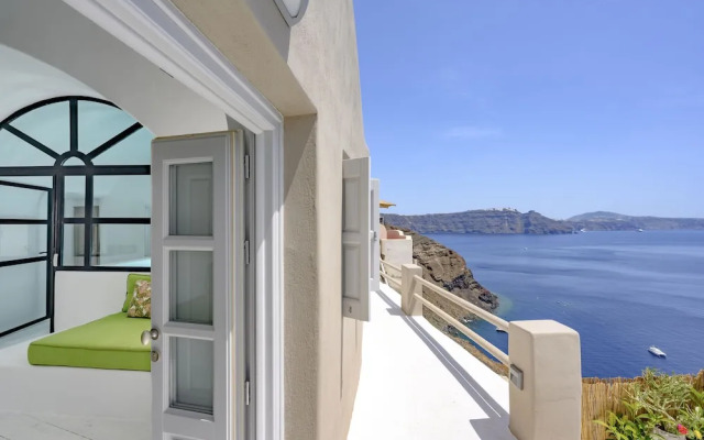 Nano Oia Canaves
