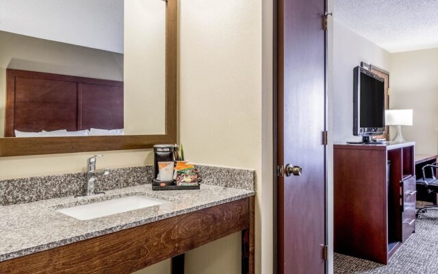 All American Inn & Suites Norwalk