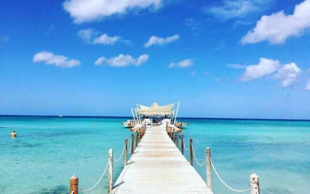 Cadaques Caribe Apartment