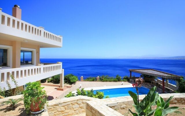 Villa Diktynna Embrace the Endless Blue