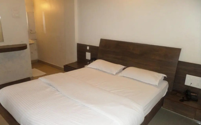Hotel Mangesh Plaza