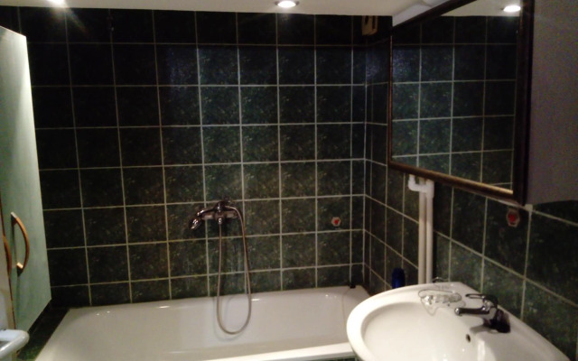 Jasmin White Apartment