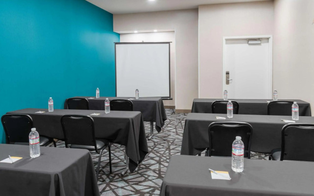 Hampton Inn & Suites Sacramento-Cal Expo