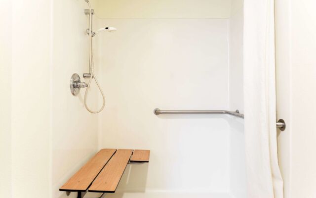 Super 8 By Wyndham Osage