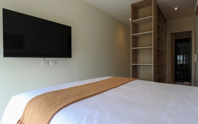 w Spectacular 2BR With Balcony in Miraflores