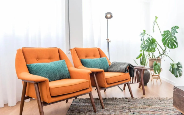 GuestReady - Orange Basket Flat