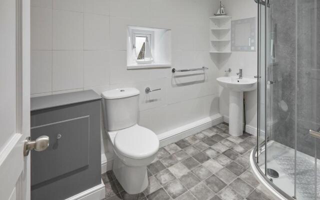 Host   Stay   Sea Gem