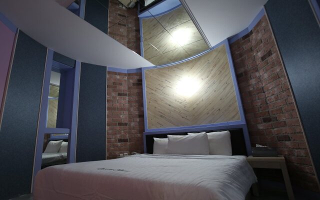 Show Hotel