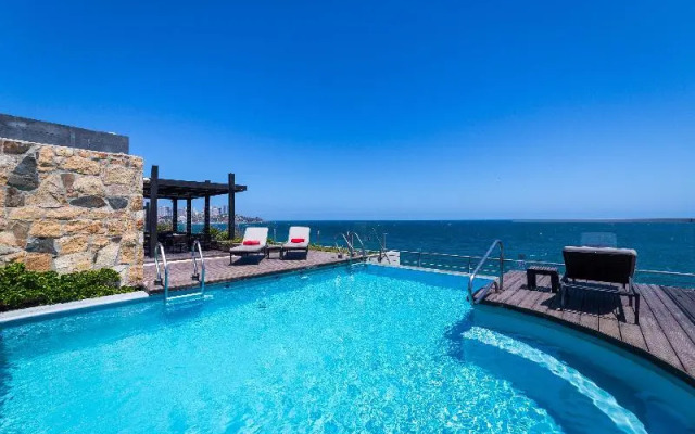 Radisson Acqua Hotel and Spa Concon