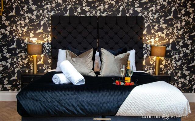 Opulent 2bedroom Apartment, Bournemouth, Parking