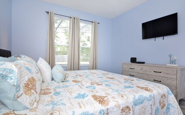 Hideaway Dream 6 Bedroom Home by RedAwning