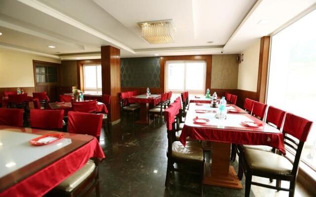 OYO 8715 Hotel Nakshatra Grand