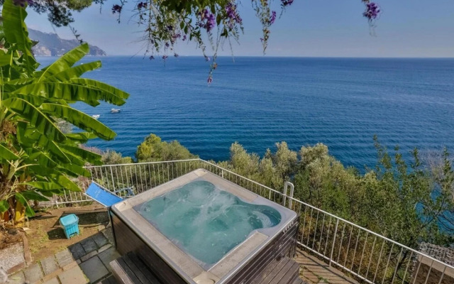 Luxury Room With sea View in Amalfi ID 3927