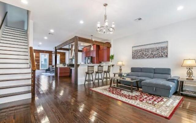 Luxury Loft-Style 3BR Townhouse by Hosteeva
