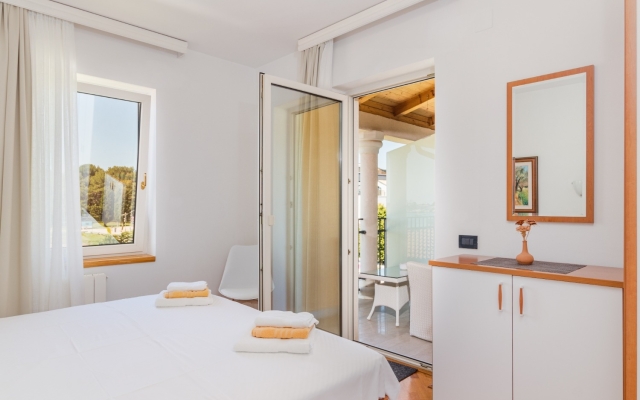 Apartment Escape - 20 m from sea: White Medulin, Istria