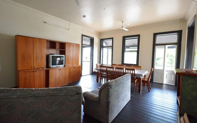 Commercial Hotel