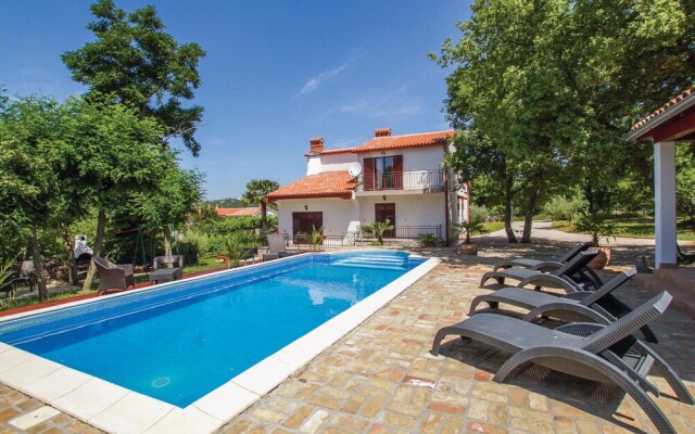Amazing Home in Kapelica With Wifi and 5 Bedrooms