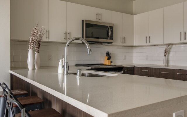 Downtown 2 BR w/ Wifi by Frontdesk