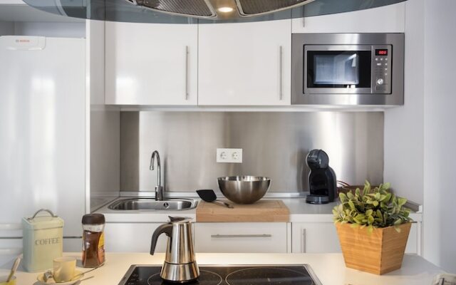 Cozy 1 BD Apartment in Perfect Location. Albareda II