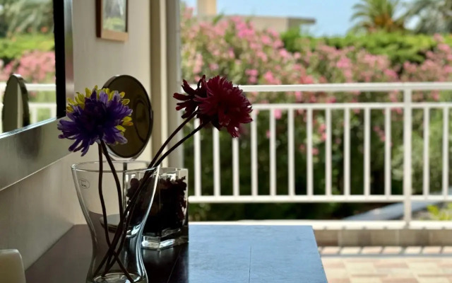 Sonia's House with Garden
