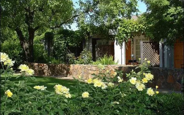 Petit Logis Inn