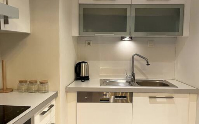1bedroom Apartment With Terrace Near Mail of Istanbul